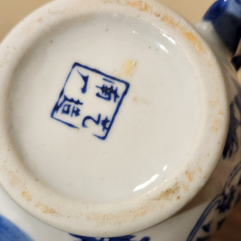Vintage Chinese Cobalt Blue & White Porcelain Ceramic 8" Teapot w/ Lid - Picture 6 of 7
